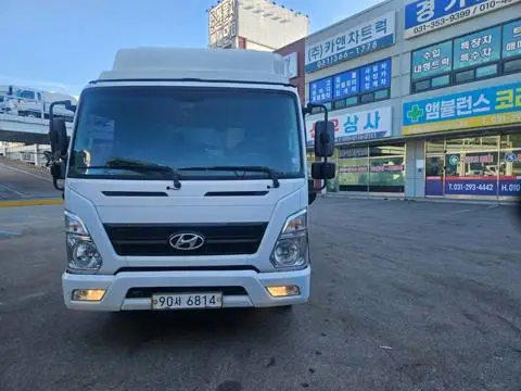 현대 올뉴마이티 2.5톤 윙바디 2017년식 정면 그릴과 범퍼
