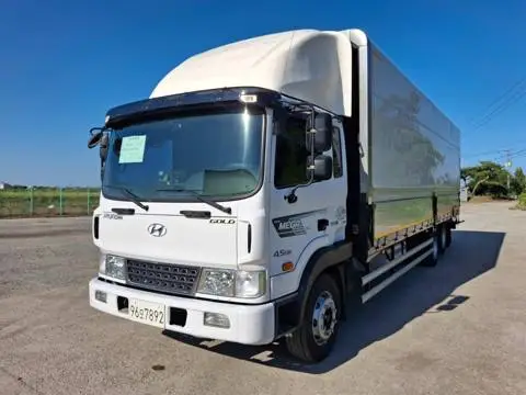 현대 메가트럭 7.5톤 윙바디 2017년식 메가트럭 윙바디 전측면