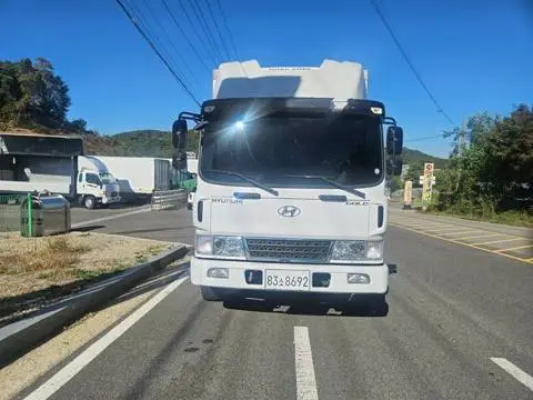 현대 메가트럭 5톤 냉동탑 2019년식 메가트럭 정면